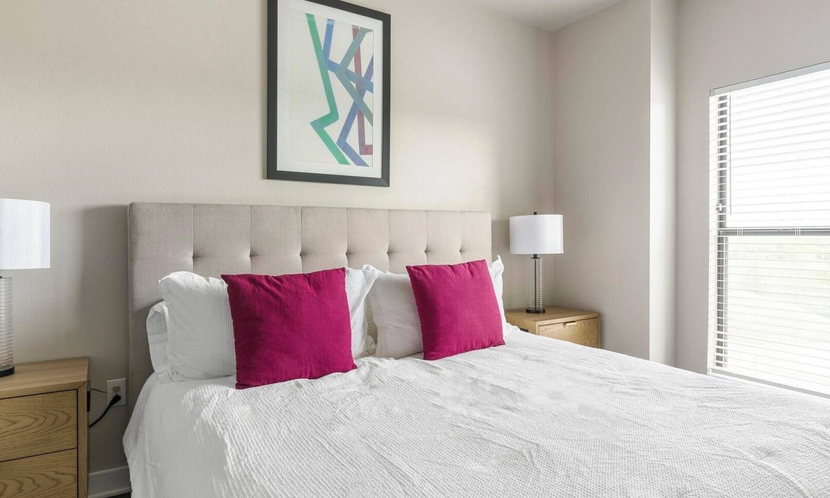 Katy Apartment | Landing | Stylish 1BD, Courtyard, Gym