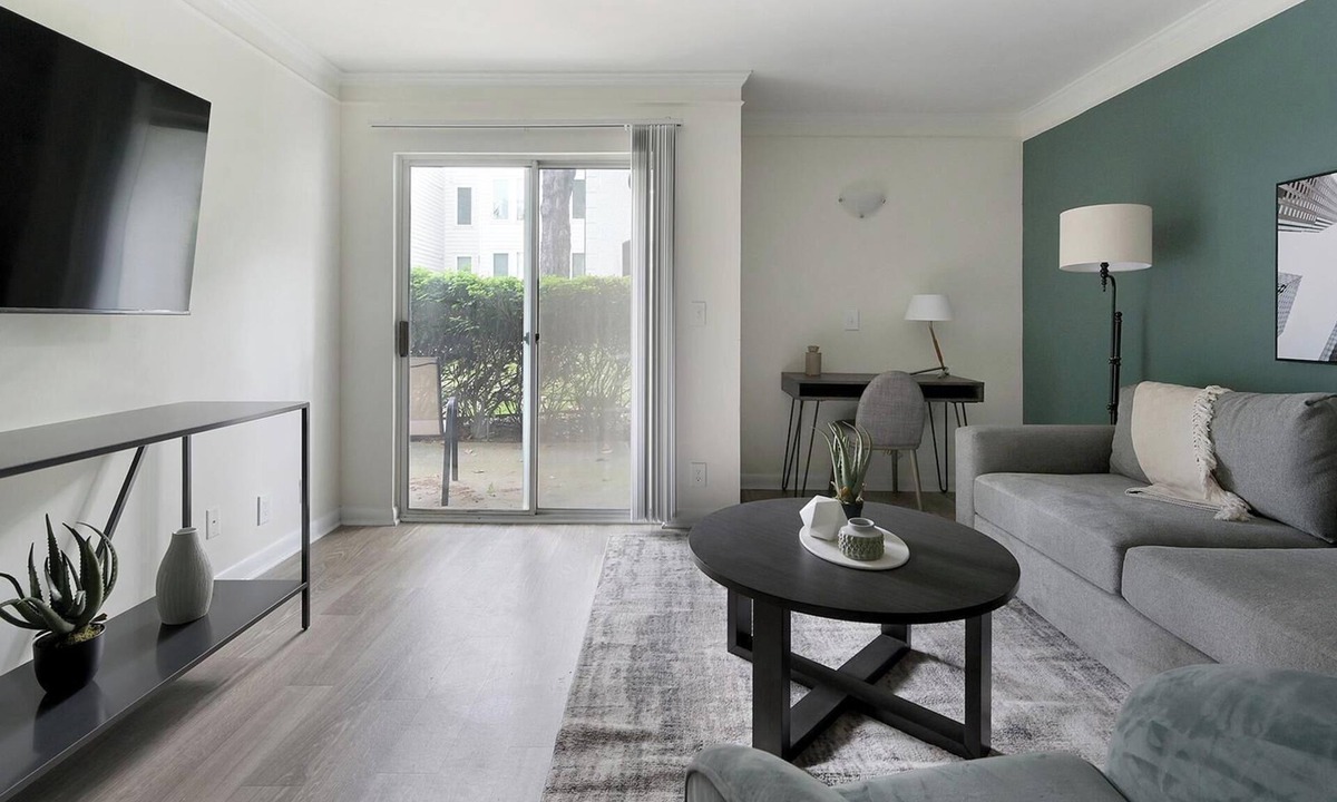 Green Hills Apartment | Landing | Stylish 1BD, Gym, Pool