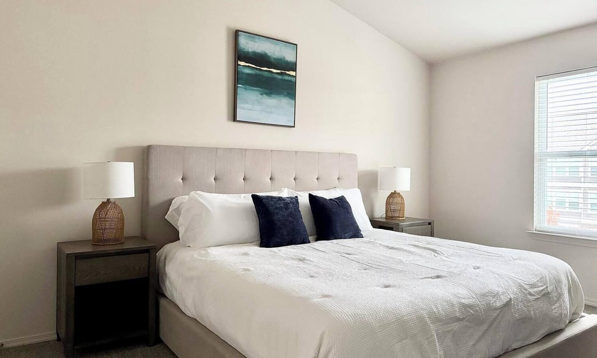 Belton Apartment | Landing | Stylish 1BD, Gym, Pool