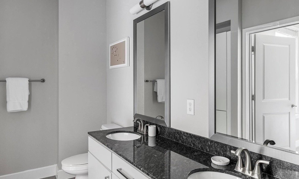 Allen Apartment | Landing | Stylish 1BD, Gym, Yoga Studio