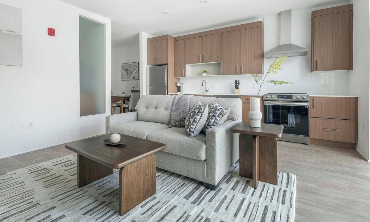 Hyattsville Apartment | Landing | Stylish 1BD, Pool, Gym