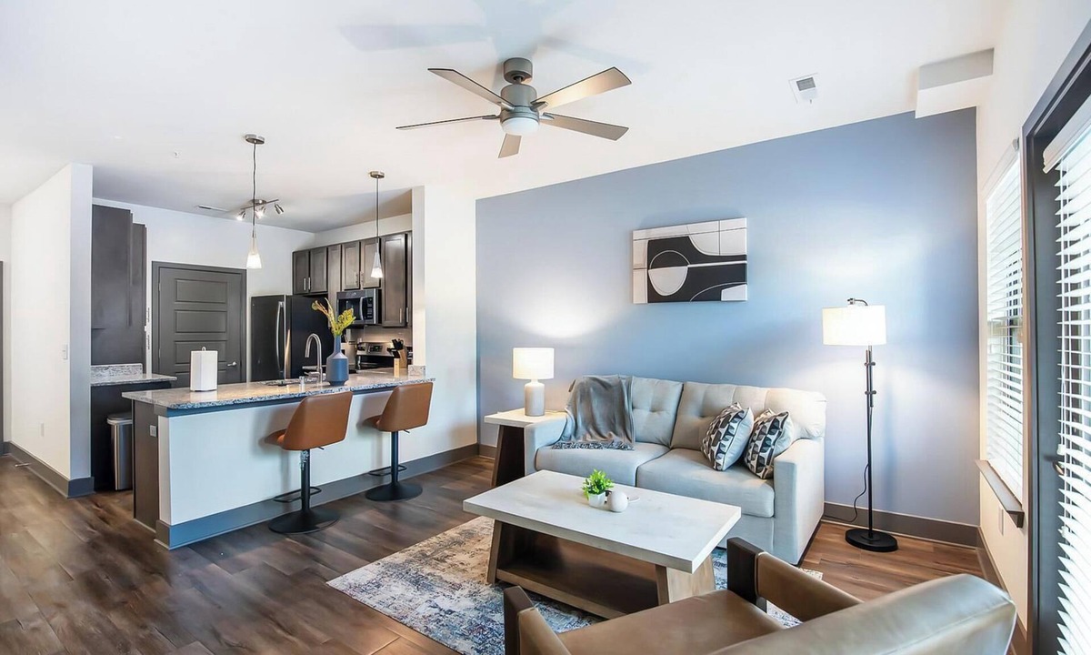 Hurstbourne Apartment | Landing | Stylish 1BD, Gym, Clubhouse