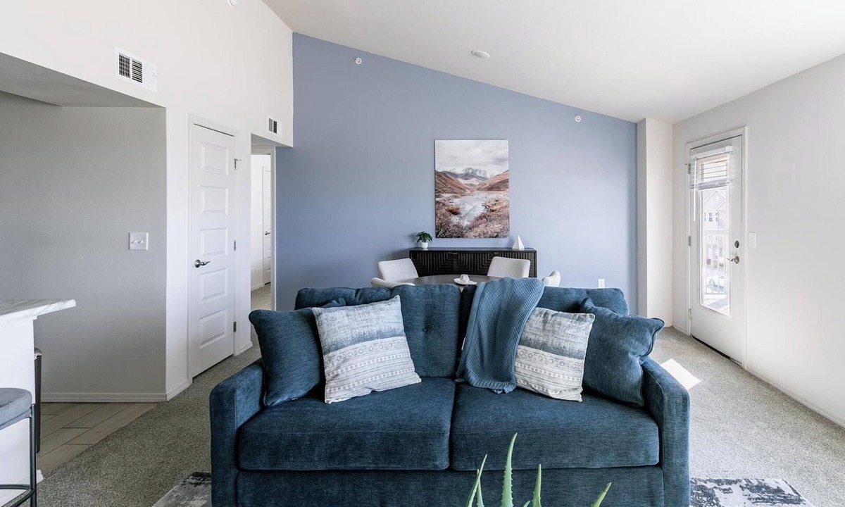 Yukon Apartment | Landing | Stylish 2BD, Gym, Clubhouse