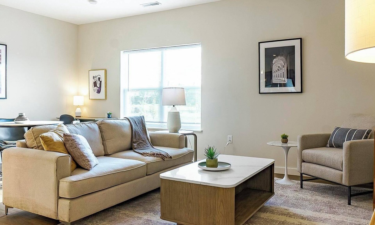 Cartersburg Apartment | Landing | Stylish 2BD, Courtyard, Gym