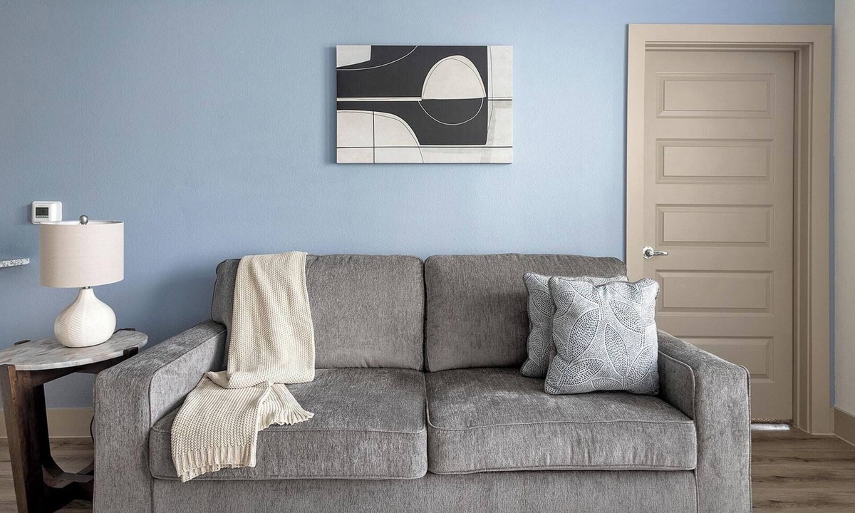 Addicks Apartment | Landing | Stylish 2BD, Courtyard, Gym