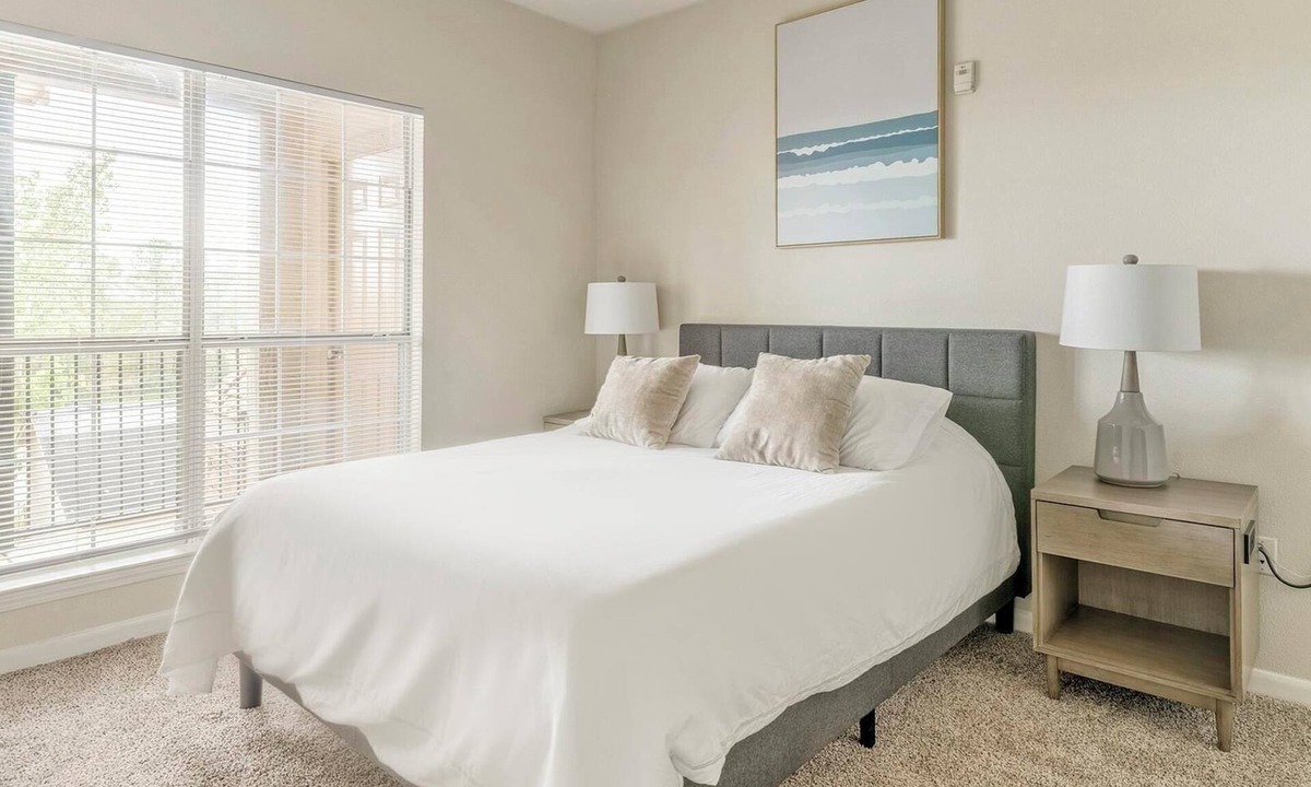 Southbelt/Ellington Apartment | Landing | Stylish 2BD, Game Room, Gym