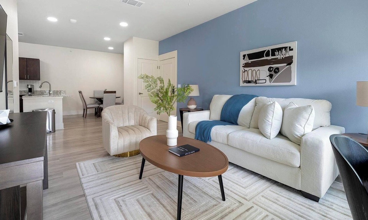 Lockhart Apartment | Landing | Stylish 2BD, Gym, Clubhouse