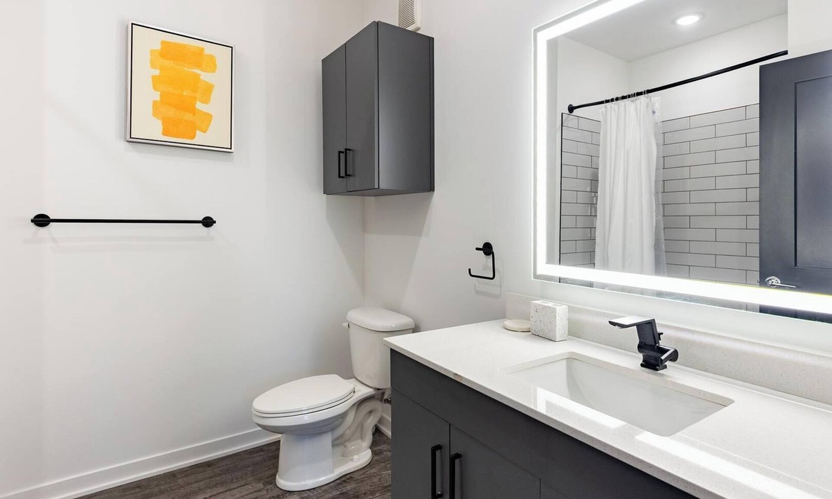 Coraopolis Apartment | Landing | Stylish 2BD, Gym, Courtyard