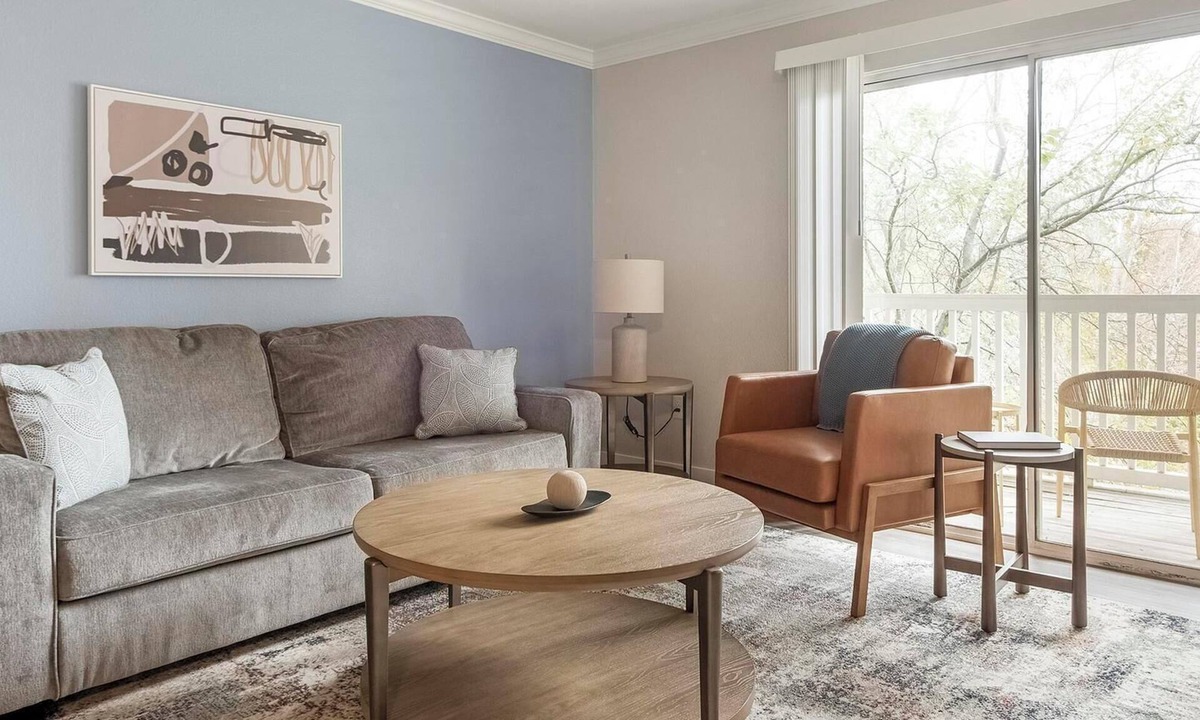 Eureka Apartment | Landing | Stylish 2BD, Gym, Clubhouse