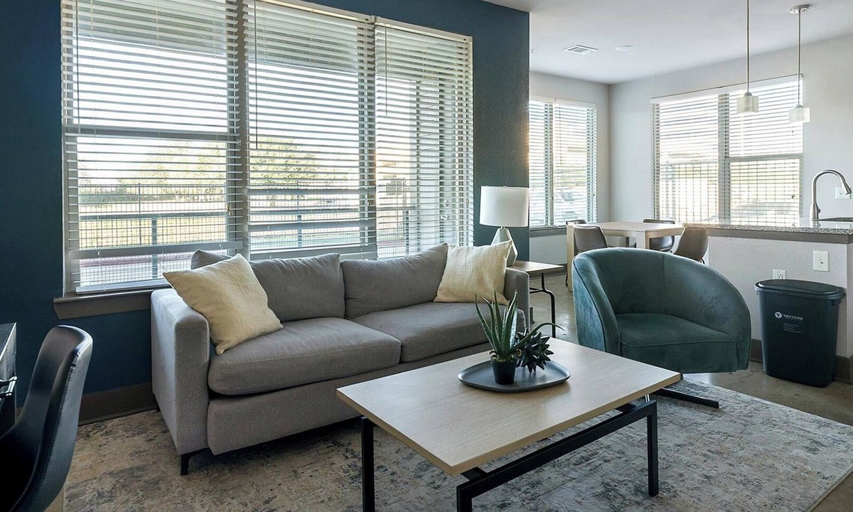 Memorial Apartment | Landing | Stylish 2BD, Gym