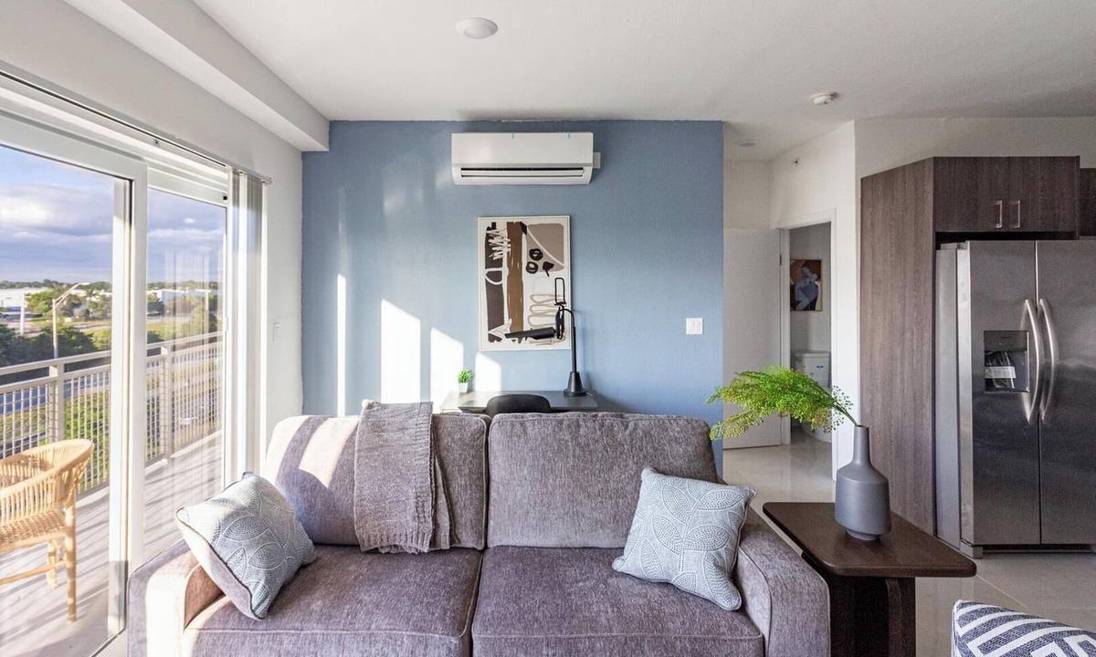 Naranja Apartment | Landing | Stylish 2BD, Gym, Pool
