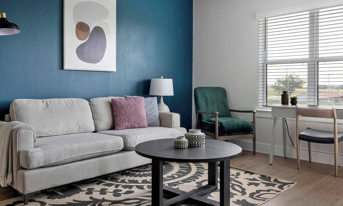 Seguin Apartment | Landing | Stylish 2BD, Gym, Pool