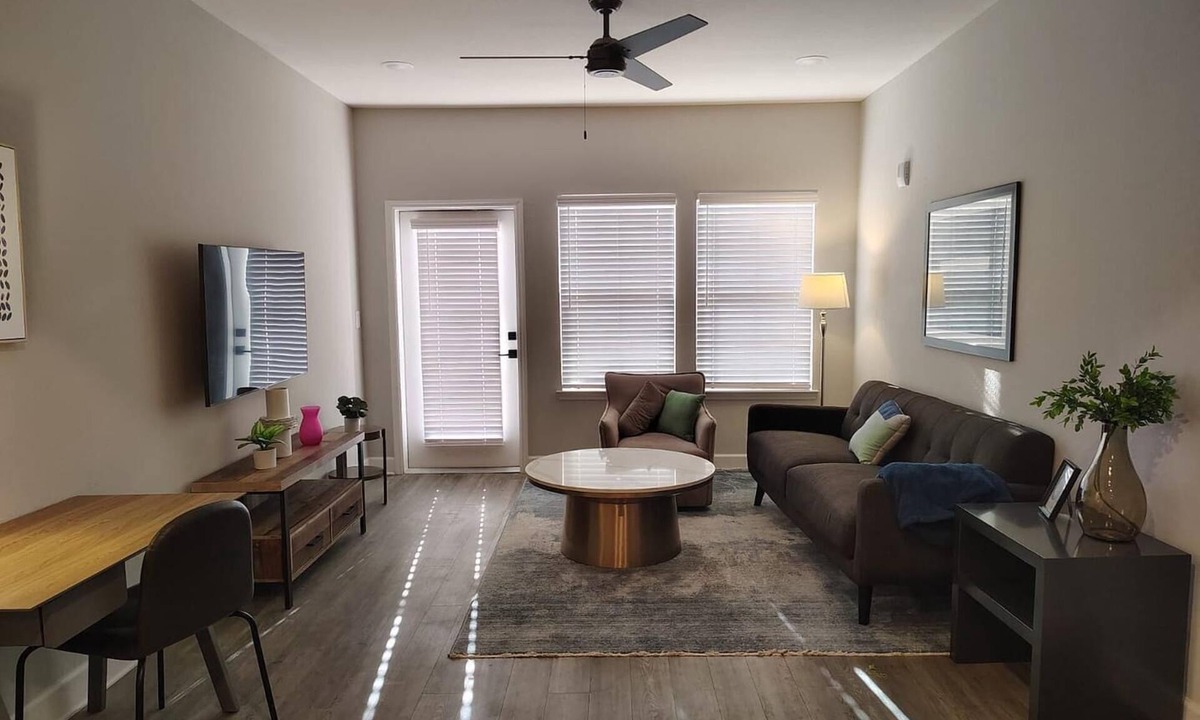 Newberry Apartment | Landing | Stylish 2BD, Pool, Gym