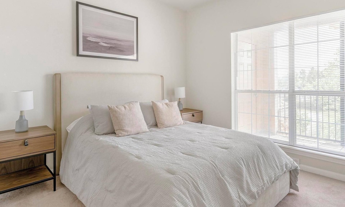 Southbelt/Ellington Apartment | Landing | Stylish 2BD, Pool, Gym
