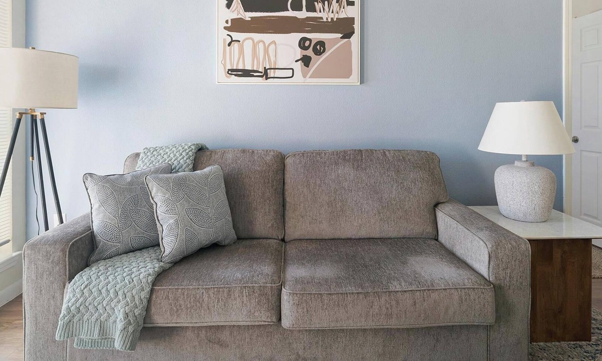 Southbelt/Ellington Apartment | Landing | Stylish 2BD, Pool, Gym