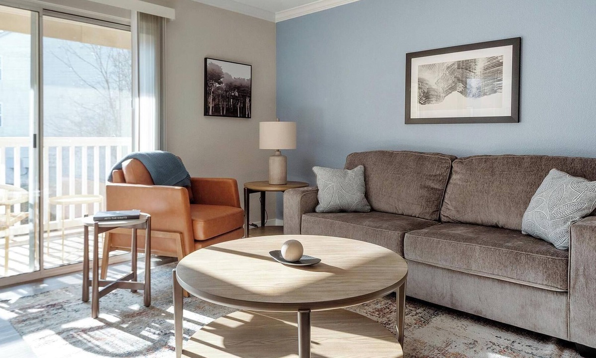 Eureka Apartment | Landing | Stylish 2BD, Pool, Gym