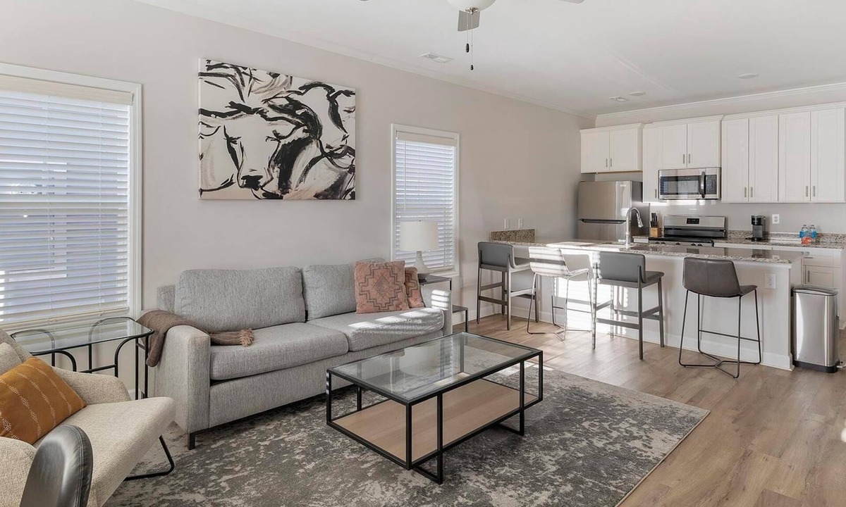 Huntsville Apartment | Landing | Stylish 2BD, Clubhouse, Courtyard