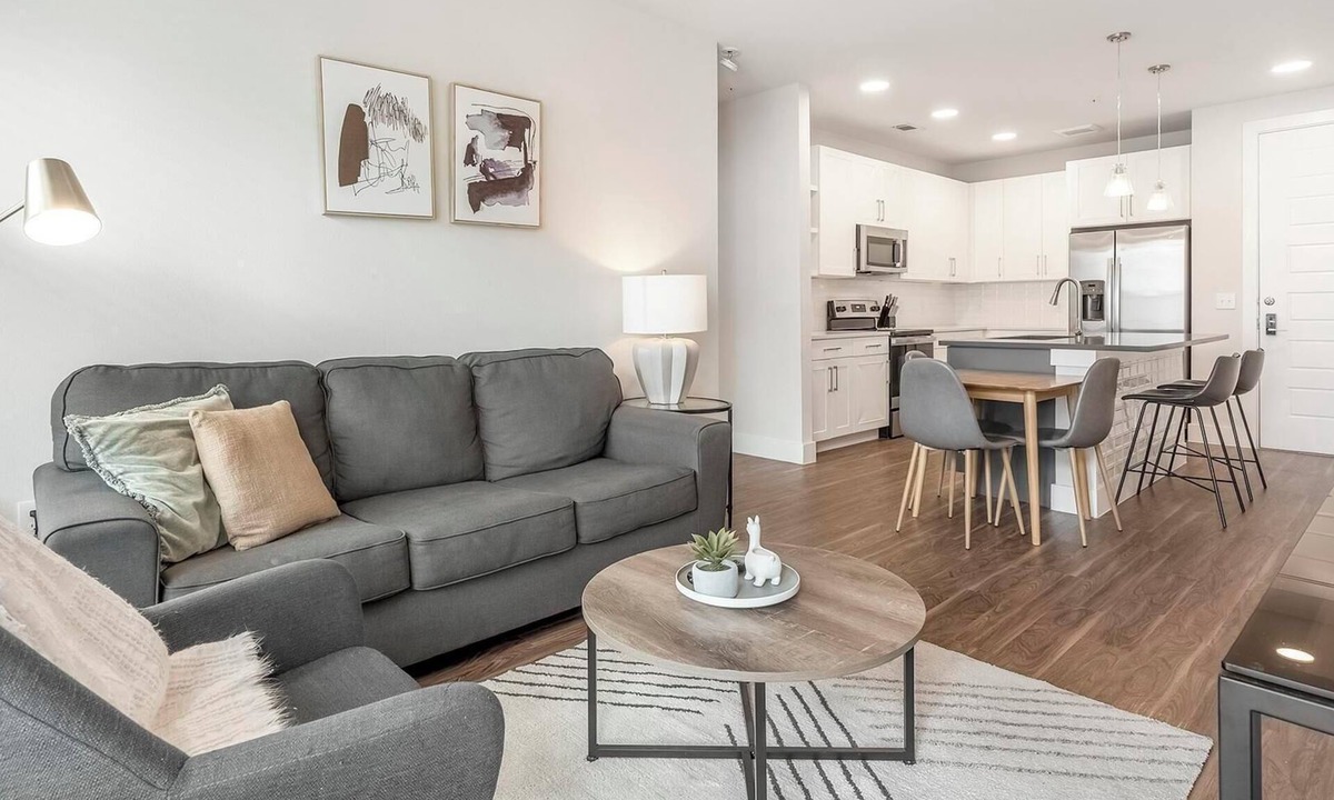 Wetmore Apartment | Landing | Stylish 2BD, Pool, Gym