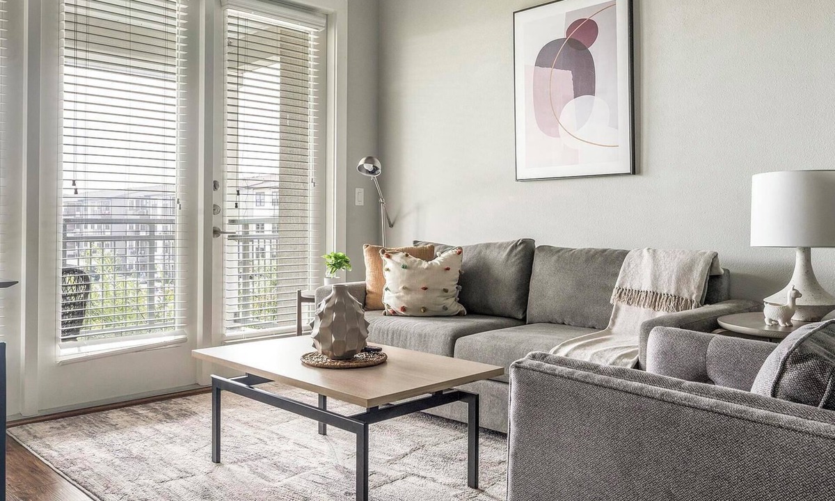 Buda Apartment | Landing | Stylish 2BD, Yoga Studio, Gym