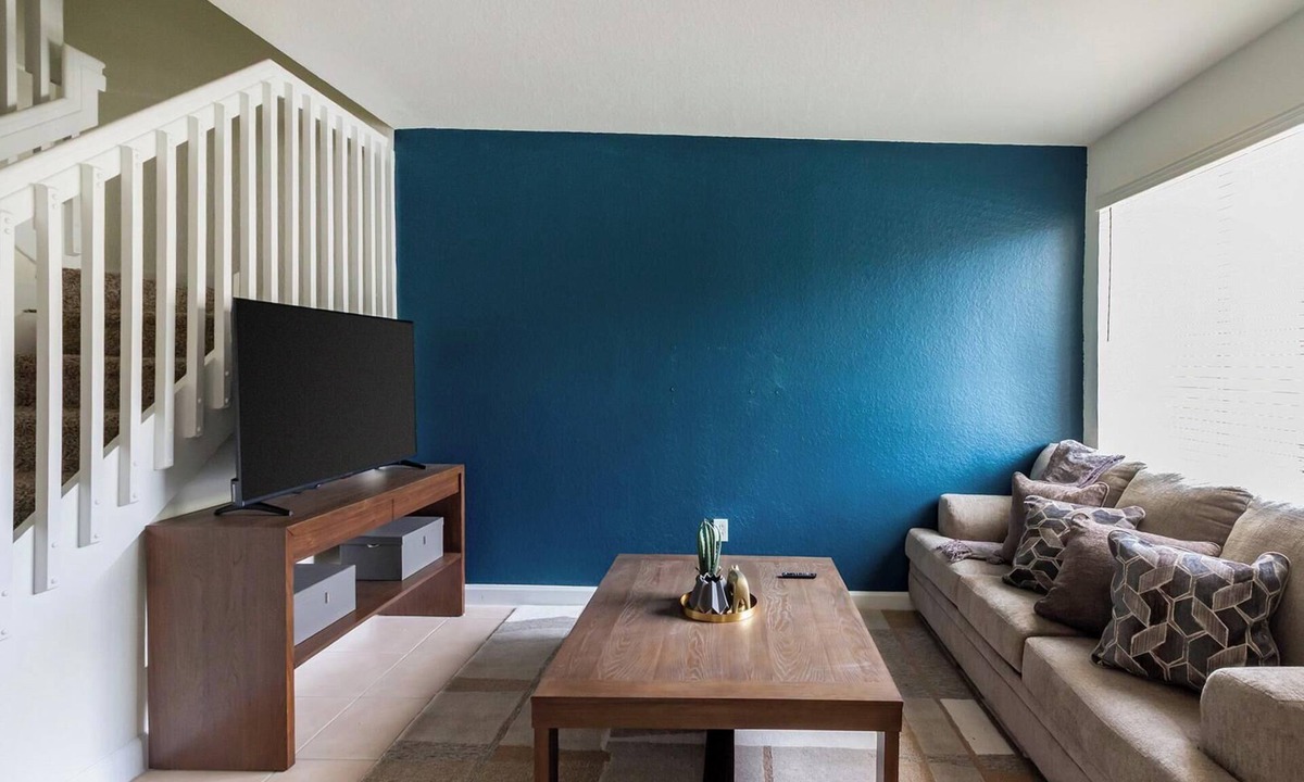 Homestead Apartment | Landing | Stylish 3BD, Pool