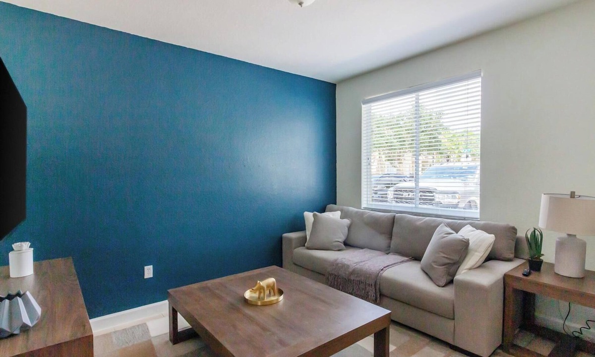 Homestead Apartment | Landing | Stylish 3BD, Pool