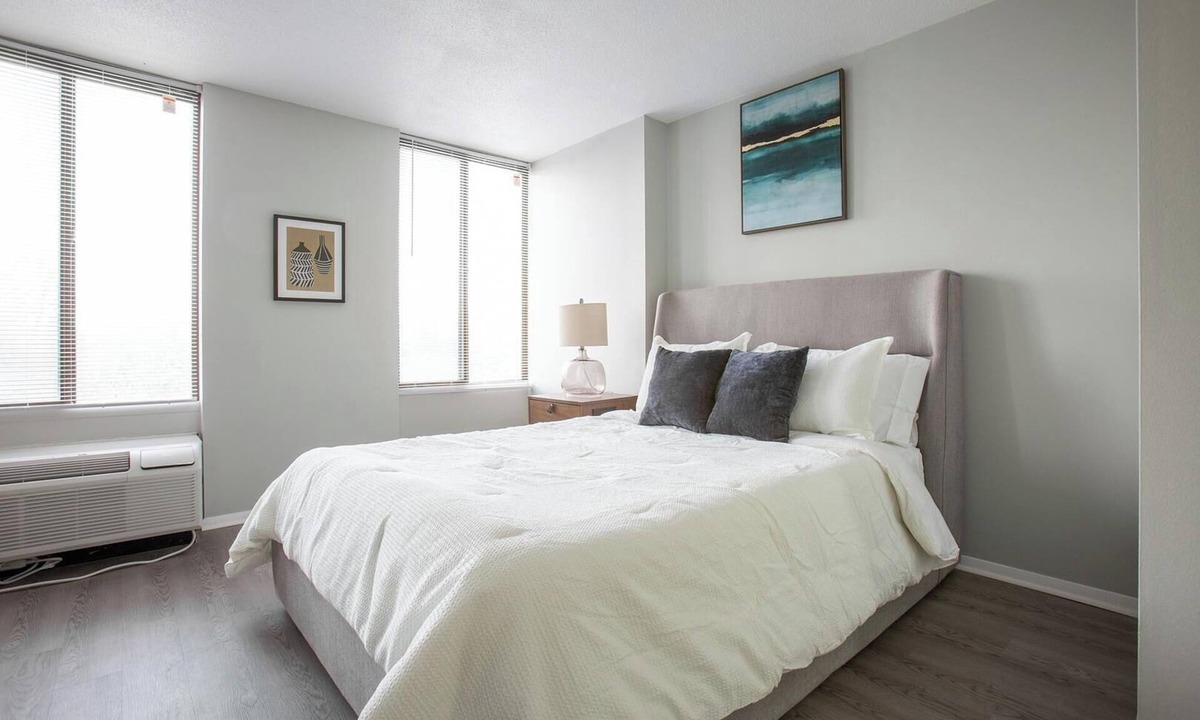 Fort Wayne Apartment | Landing | Stylish Studio, Pool, Gym