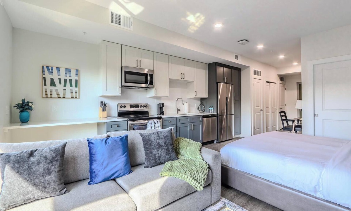 Ithaca Apartment | Landing | Stylish Studio, Gym