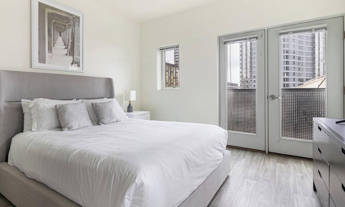Pearl District Apartment | Landing | Stylish Studio, Courtyard, Gym