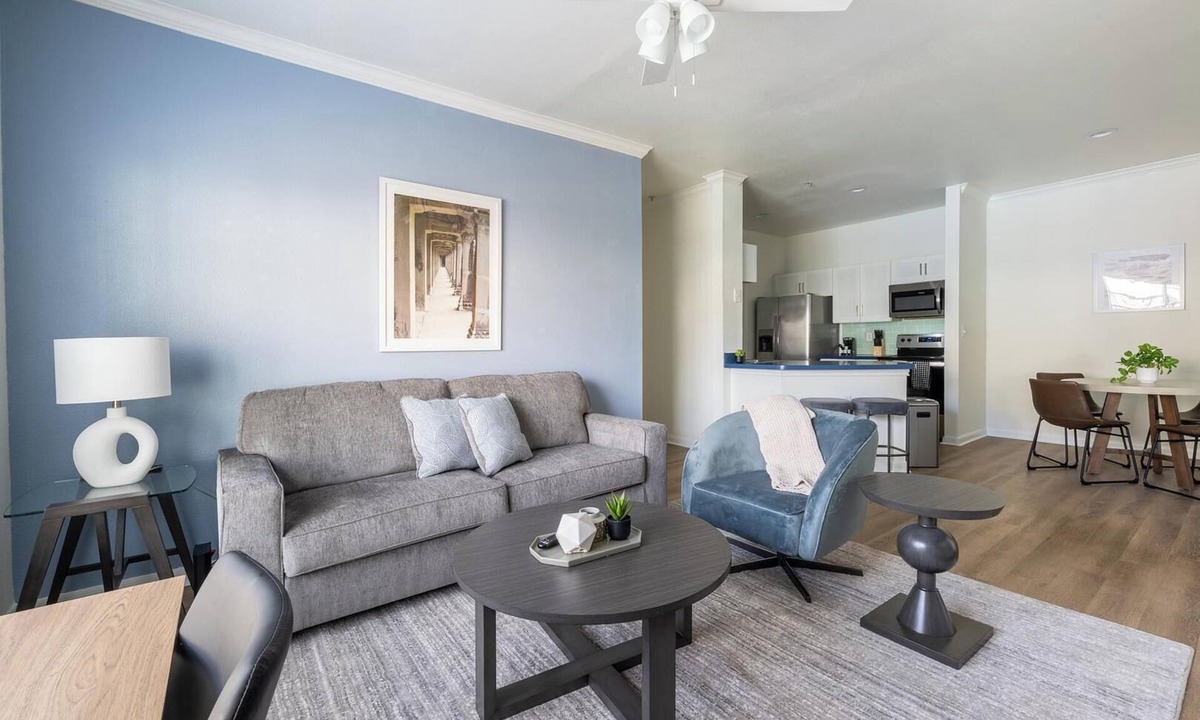 South Side Apartment | Landing | Stylish 1BD, Gym