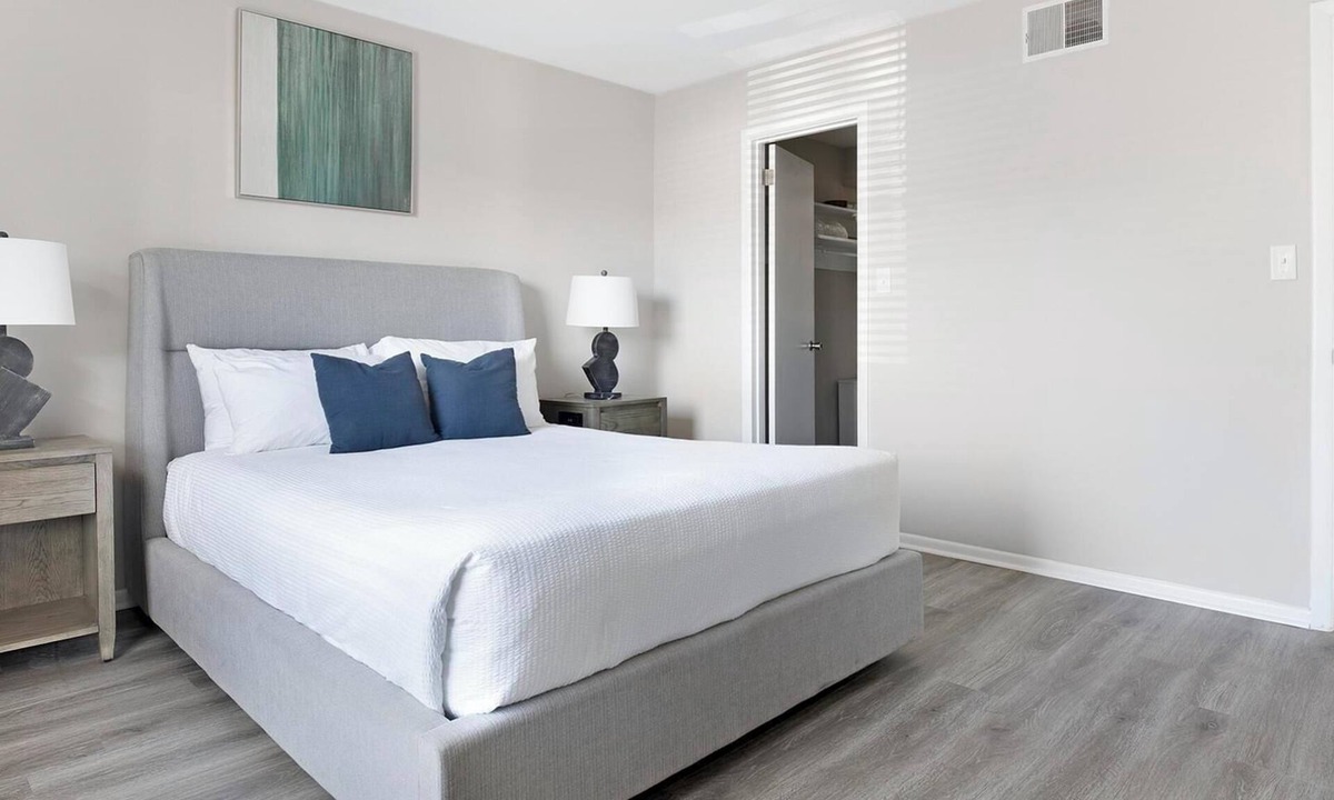Homewood Apartment | Landing | Stylish 1BD, Pool, Gym