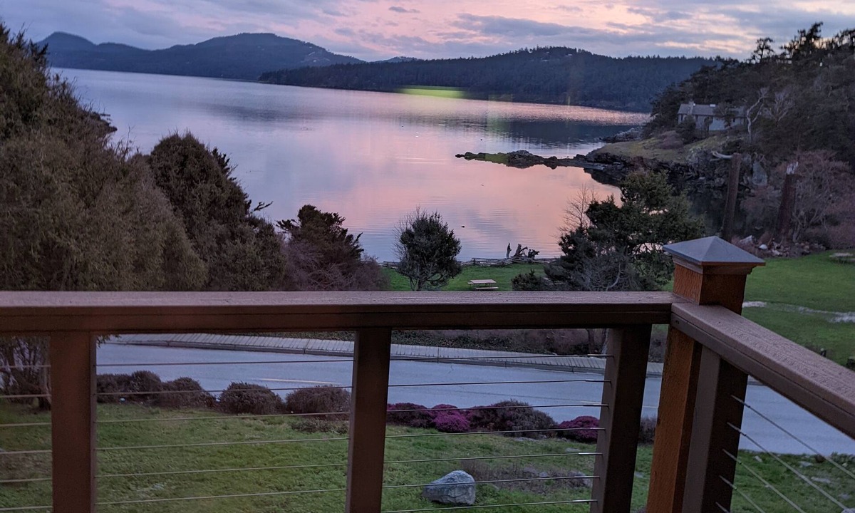 Eastsound Hotel | Landmark Inn on Orcas Island