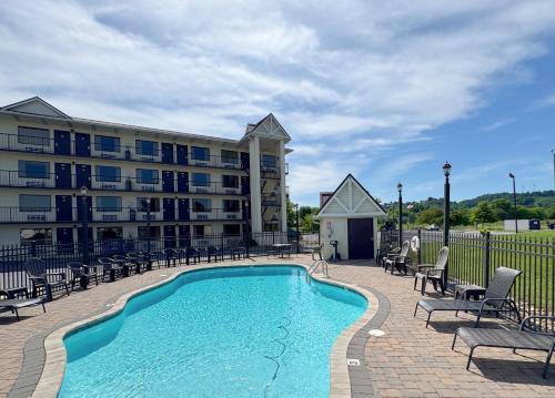 Sevierville Hotel | Landmark Inn On The River Sevierville