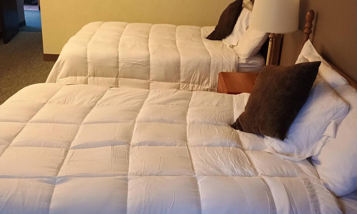 Clintonville Hotel | Landmark Motel