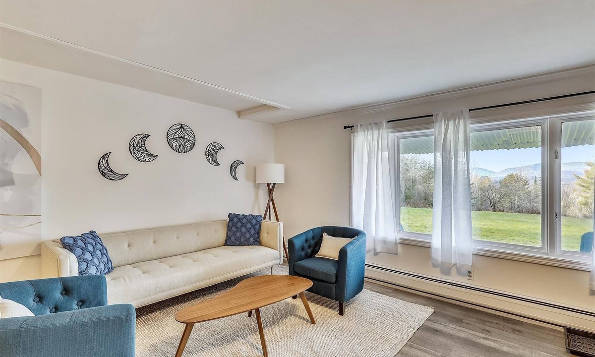 Stowe Hollow Apartment | Lang Farm Mountain View: 2 br w/wood stove & views!