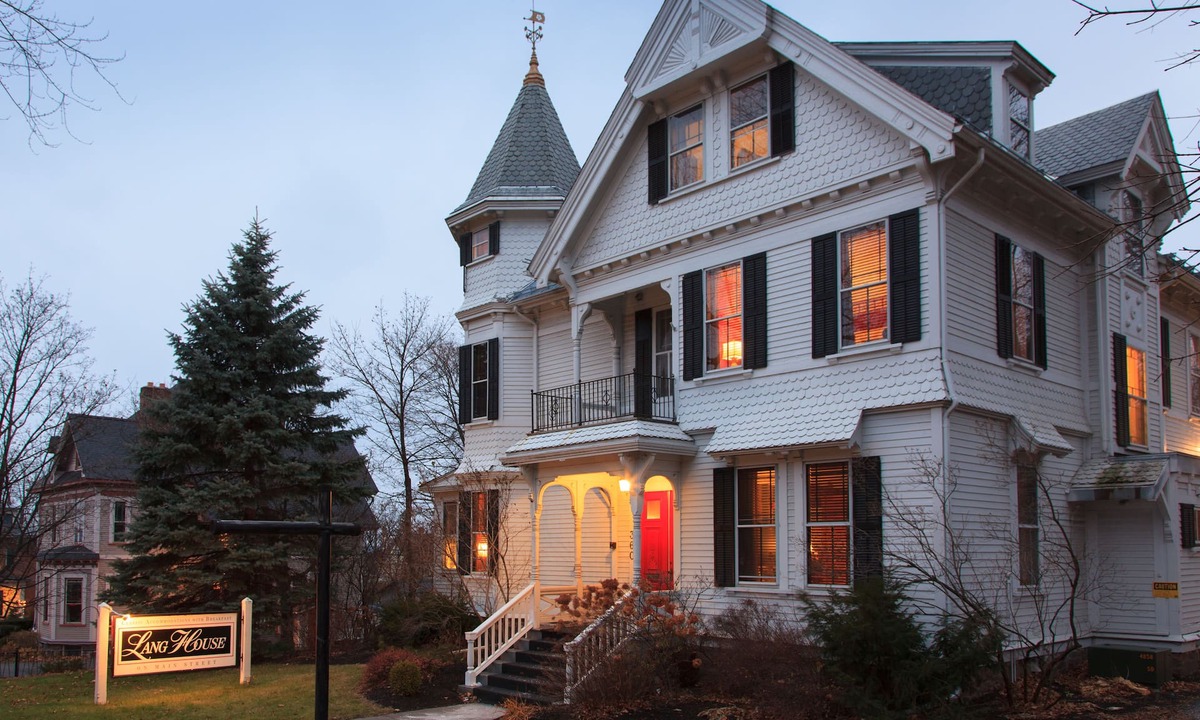 Burlington Bed & Breakfast | Lang House On Main Street
