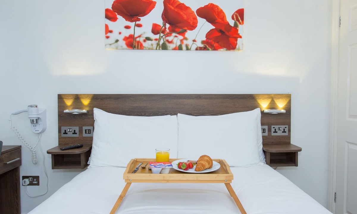 Langley Marish House | Langley Guest House