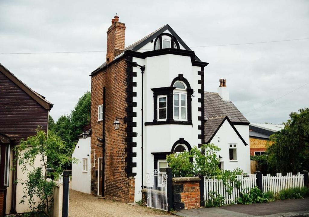 Leyland Apartment | Langs Hall