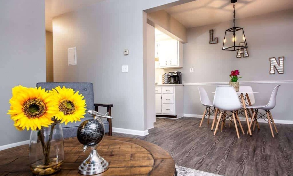 Lansing Apartment | Lansing Layover #2 | The Hangar