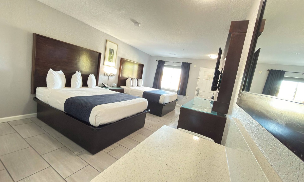 Whitfield Hotel | Lantern Inn & Suites