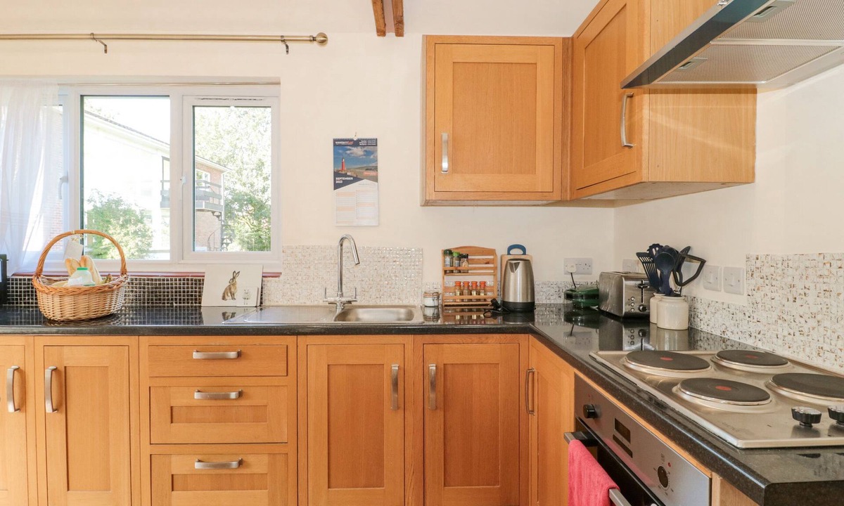 Hemyock Cottage | LAPWING LODGE, with pool in Hemyock