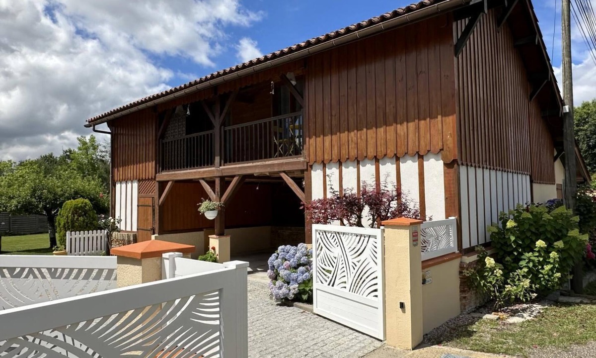 Benquet House | LARCHET - BENQUET - Gîte