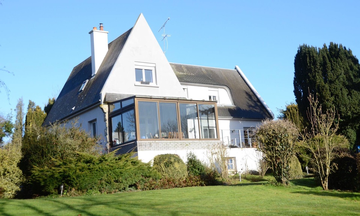 Noyal-sur-Seiche House | Large Holiday House WE pool Rennes