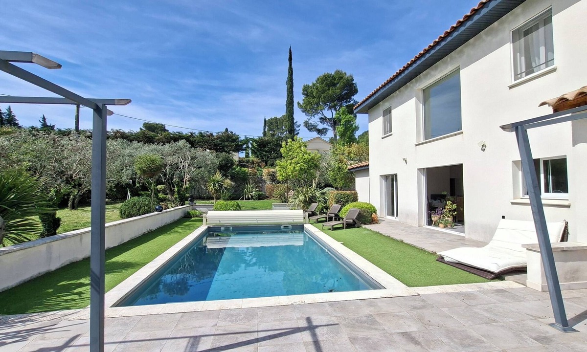 Saint-Saturnin-les-Avignon Villa | LARGE MODERN VILLA WITH POOL THIS SUMMER IN PROVENCE