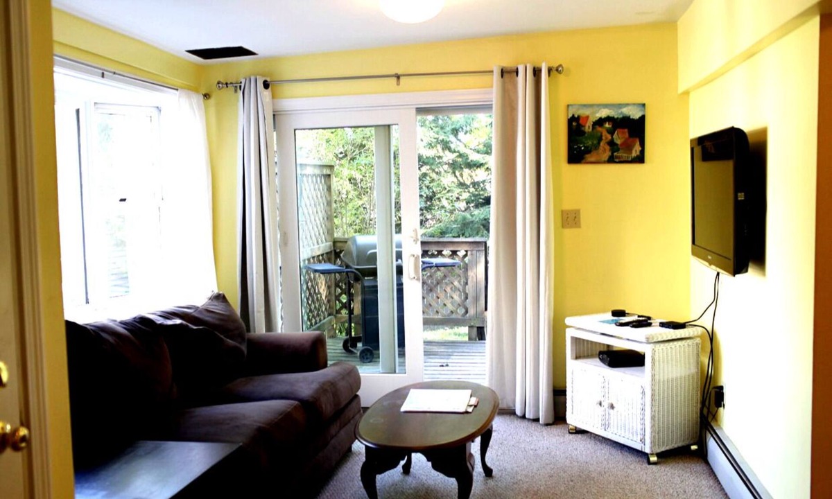 Deering Center Apartment | Large 1 bed w/private deck