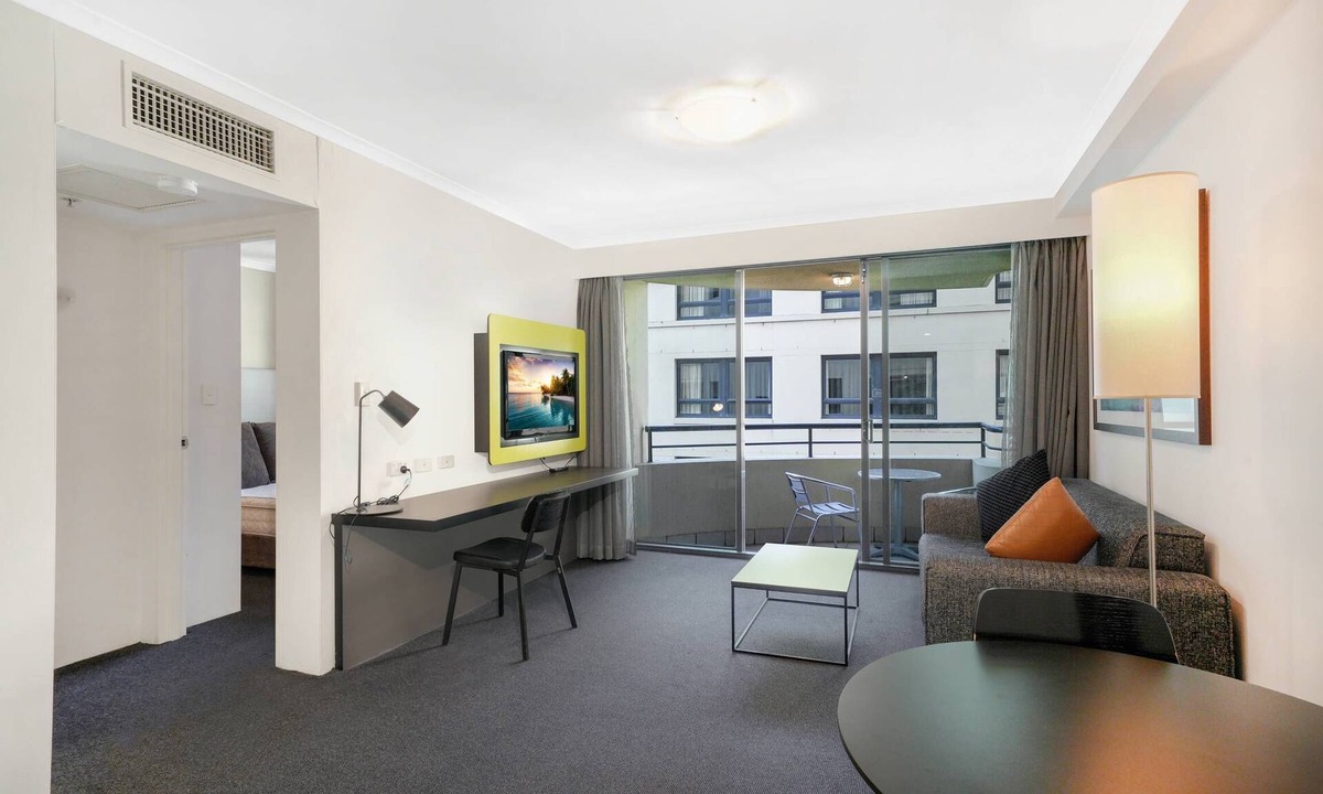 Parramatta Apartment | LARGE 1 BEDROOM UNIT + CAR SPACE PARRAMATTA CBD