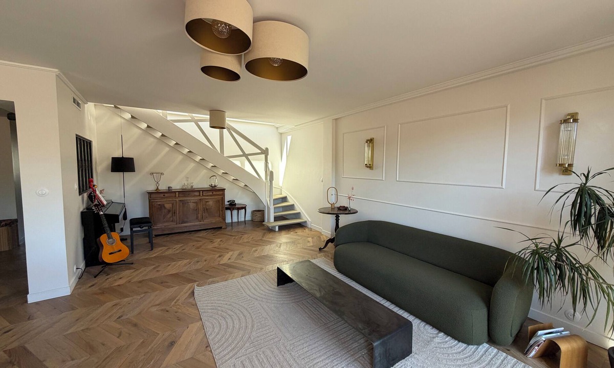 Saint - Aubin - Dupuy Apartment | Large 105m² Apt with Terrace & Parking