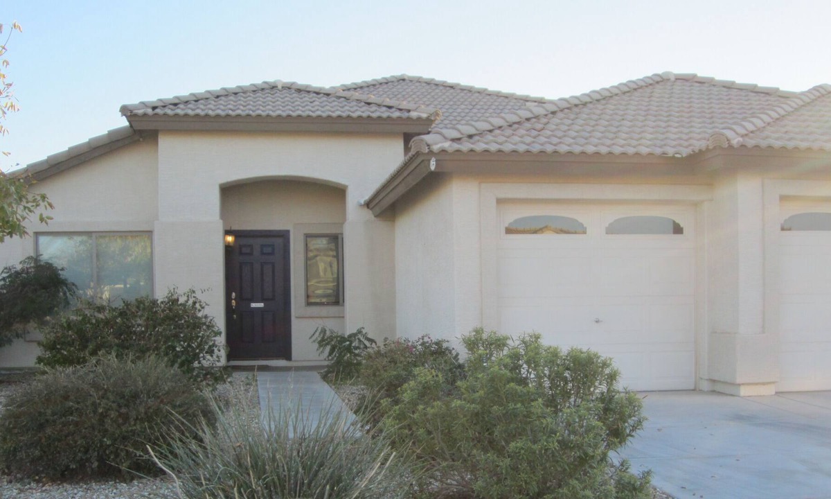 Goodyear House | Large, 2,300 sf, Beautiful, 1-Story Home with Heated Pool