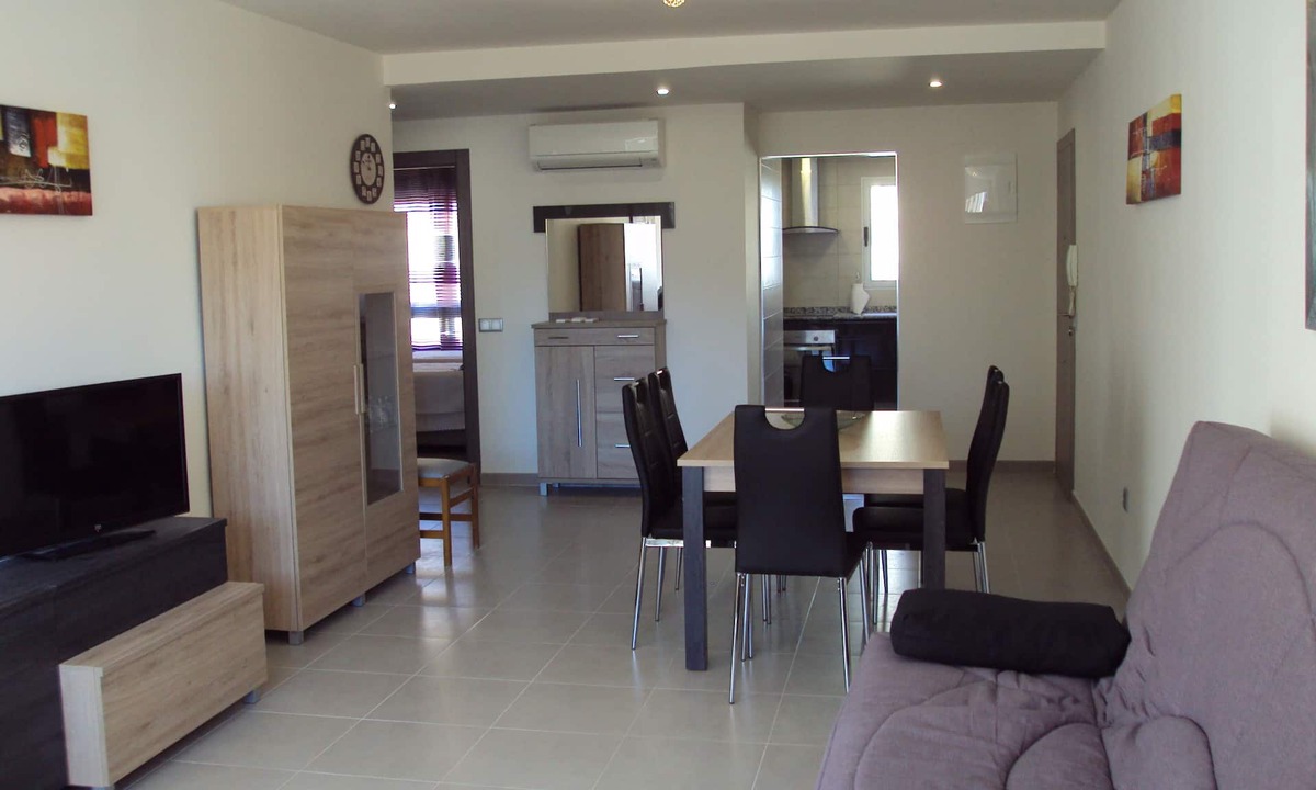 Benidorm Apartment | Large 2 bedroom apartment with private patio sleeping 6 people
