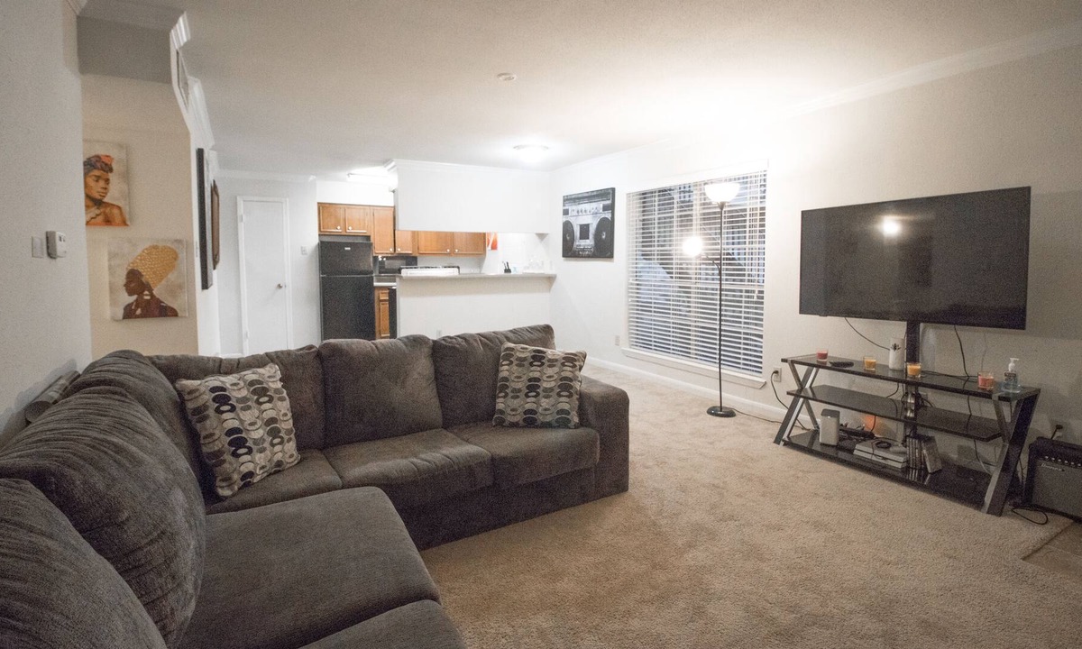 The Villages Apartment | Large 2 bedroom Apartment in the Heart Of Houston