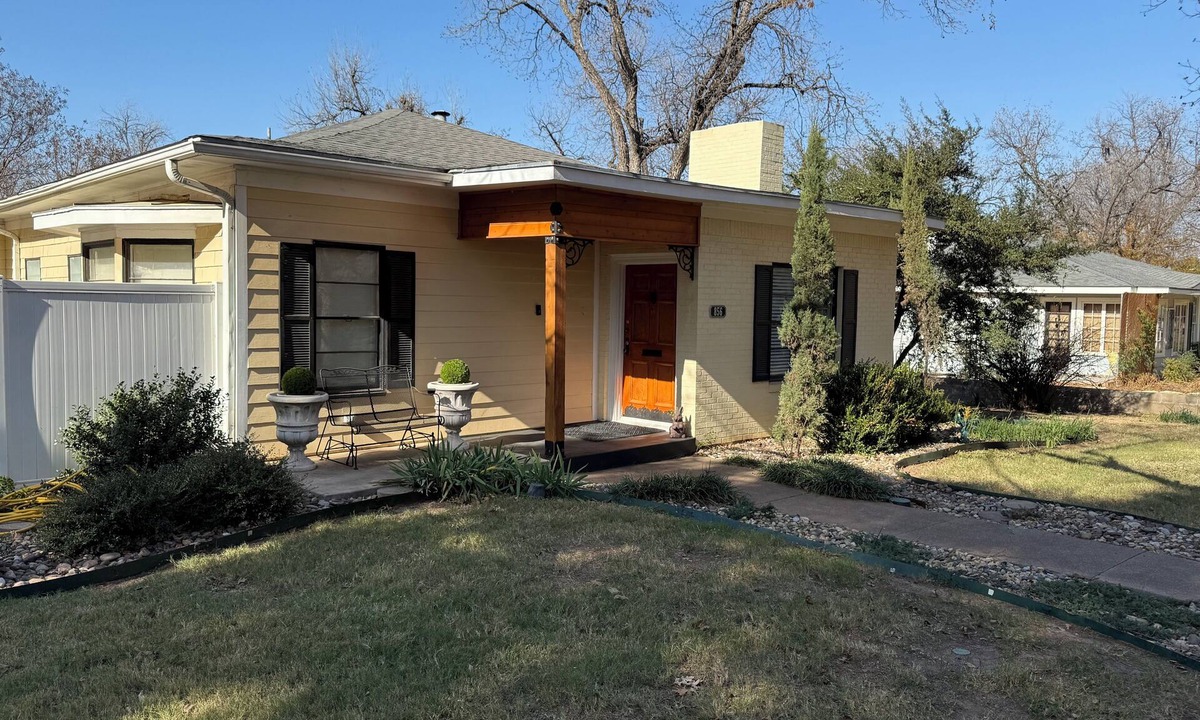 Sayles Blvd. Area House | Large 2-bedroom bungalow in the sought after Sayles blvd area w/large yard